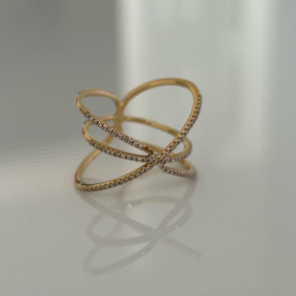 Elegant Gold Crisscross Ring - Picture 7 of 10